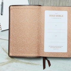 KJV Holy Bible: Personal Size Giant Print with 43,000 Cross References