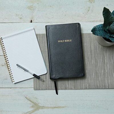 KJV Holy Bible: Personal Size Giant Print with 43,000 Cross References