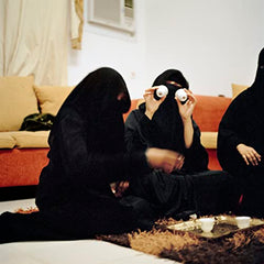 Eine Reise um die Welt in 365 Bildern: Das Magnum Archiv by Magnum Photos S.A.R.L. - used book at Perkology Books