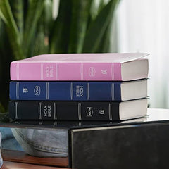 NKJV, Gift and Award Bible, Leather-Look, Black, Red Letter Edition