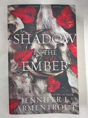 A Shadow in the Ember (Flesh and Fire, Band 1)