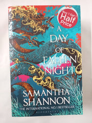 A Day of Fallen Night: The multi-million-copy bestselling fantasy series (The Roots of Chaos)