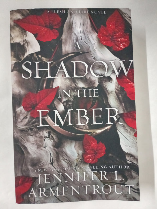 A Shadow in the Ember (Flesh and Fire, Band 1)