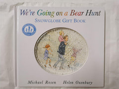 We're Going on a Bear Hunt: Snowglobe Gift Book by Michael Rosen (Hardcover)