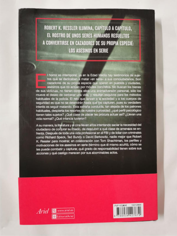 Asesinos en serie Paperback Spanish Edition by Robert K. Ressler