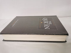 The Qur'an: With Surah Introductions and Appendices (Large Size)